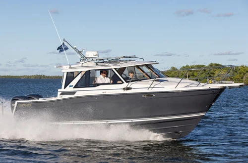 Cutwater 308 Coupe with Twin Yamaha 300hp Outboards in action.