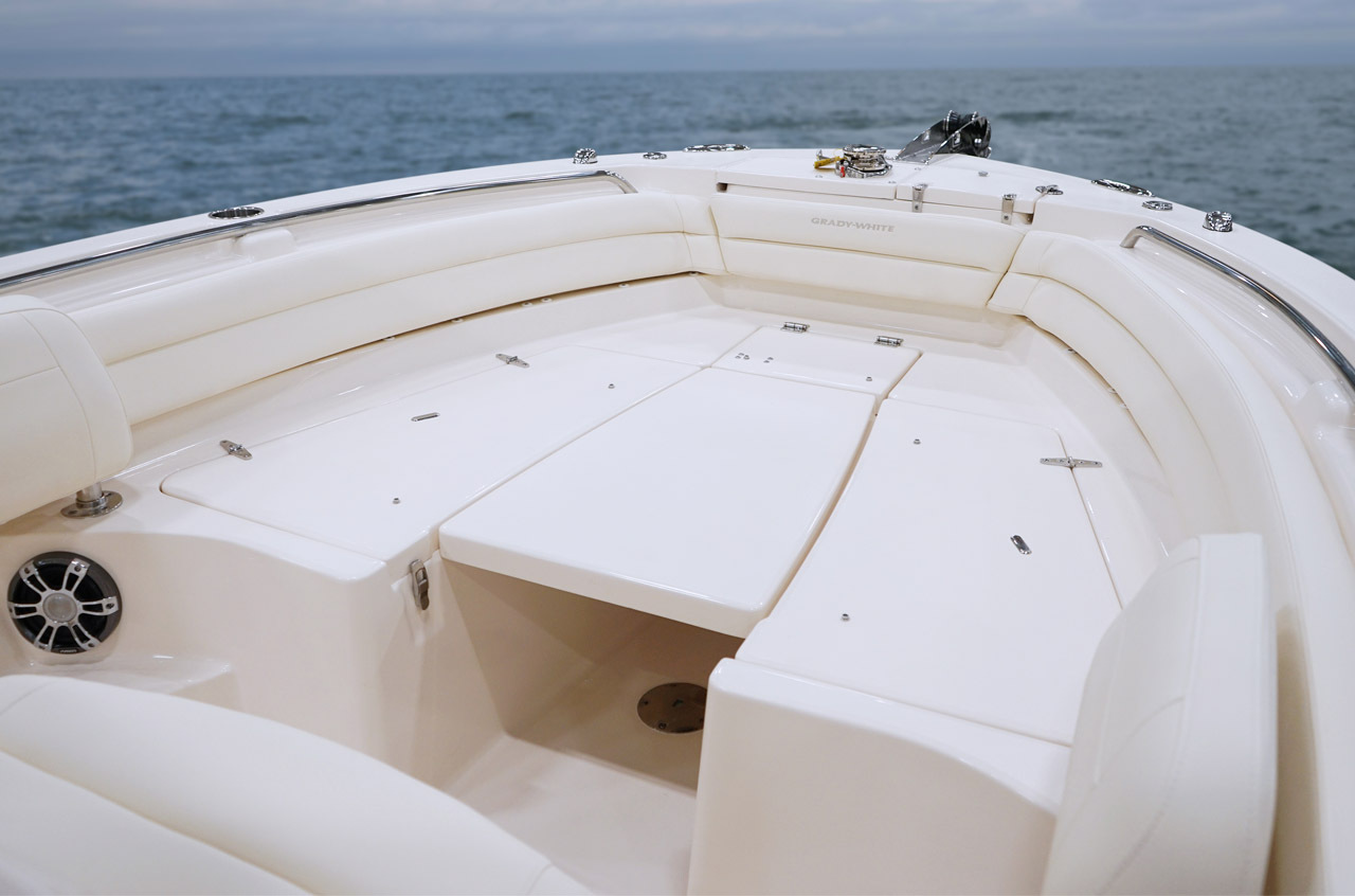 Bow on Grady-White Fisherman 236