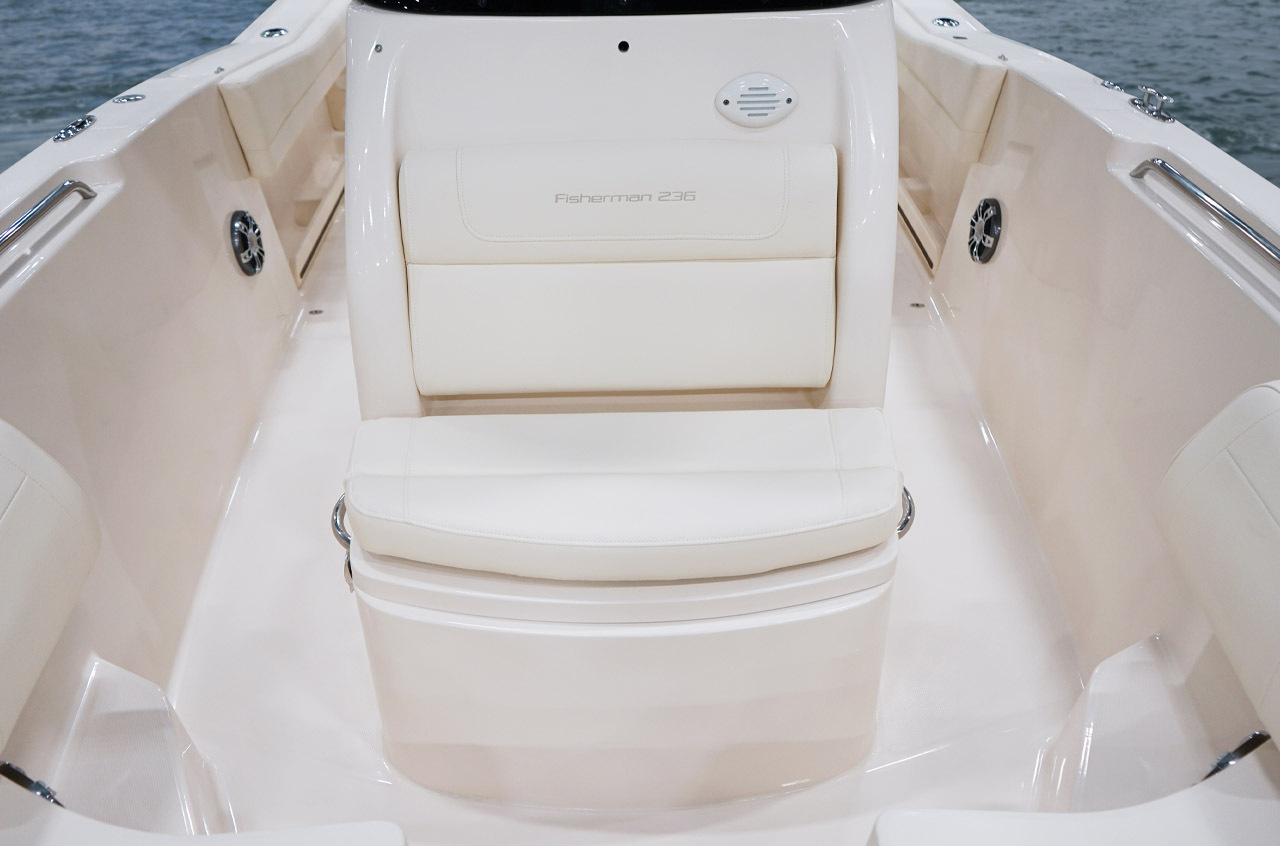 Console forward seat Grady-White Fisherman 236