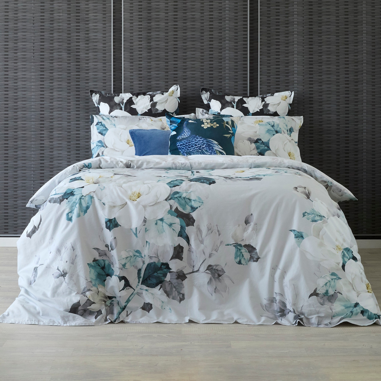 Magnolia Silver Quilt Cover Set