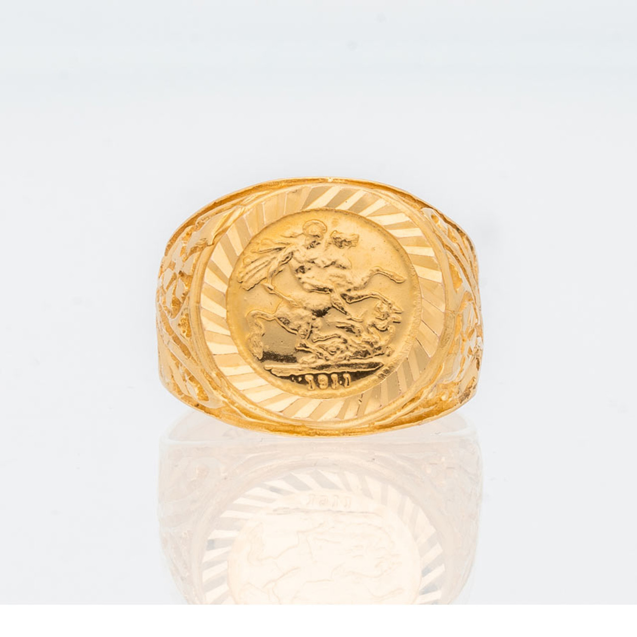 Gucci Vintage Crest Ring in Metallic for Men