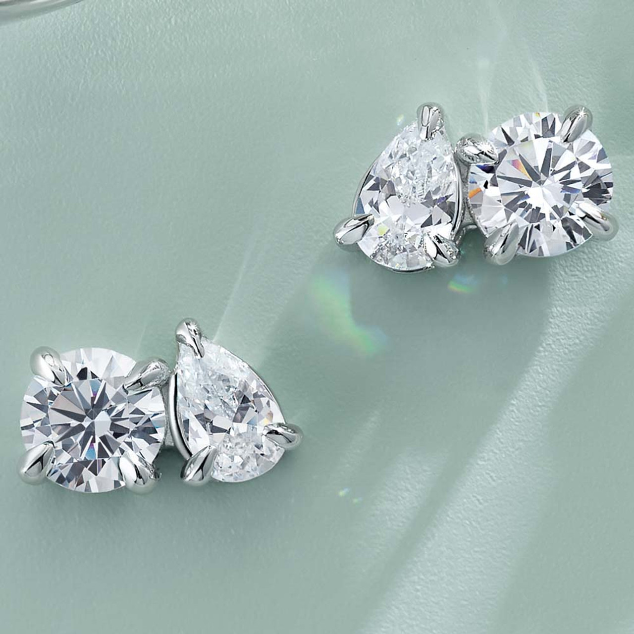 18kt White Gold Drop Diamond Earrings 6 Round Brilliant Diamonds