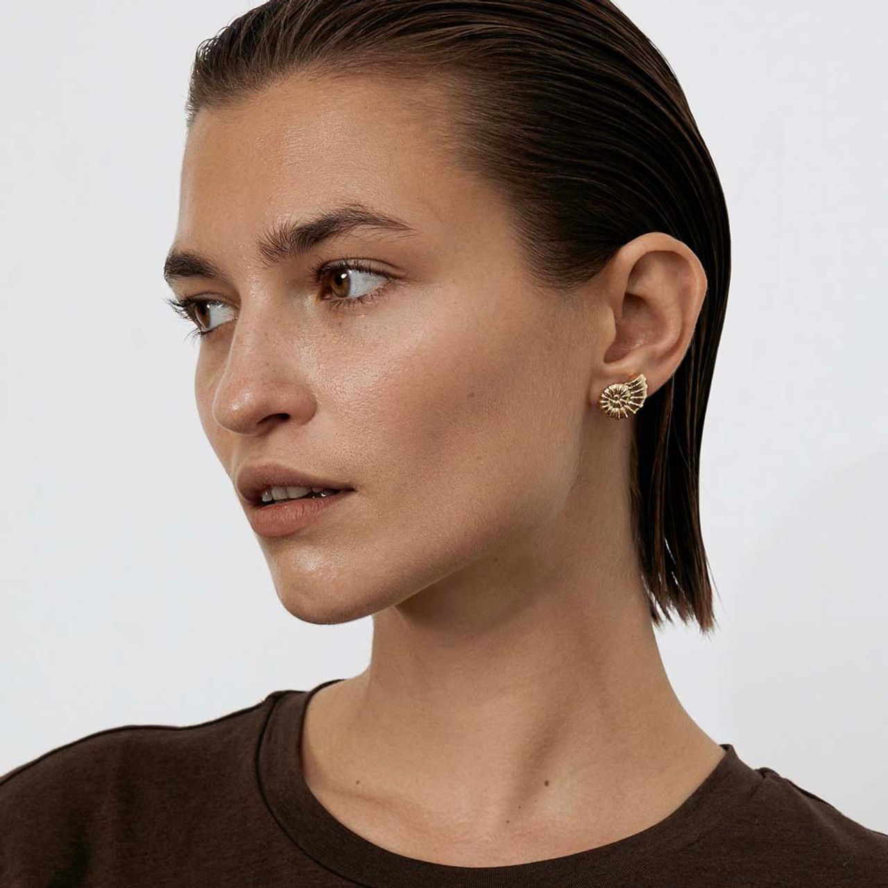 Shashi ピアス スタッド シェル 貝殻 ミコノス SHASHI Gold Mykonos Shell Stud Earrings - Gage Diamonds