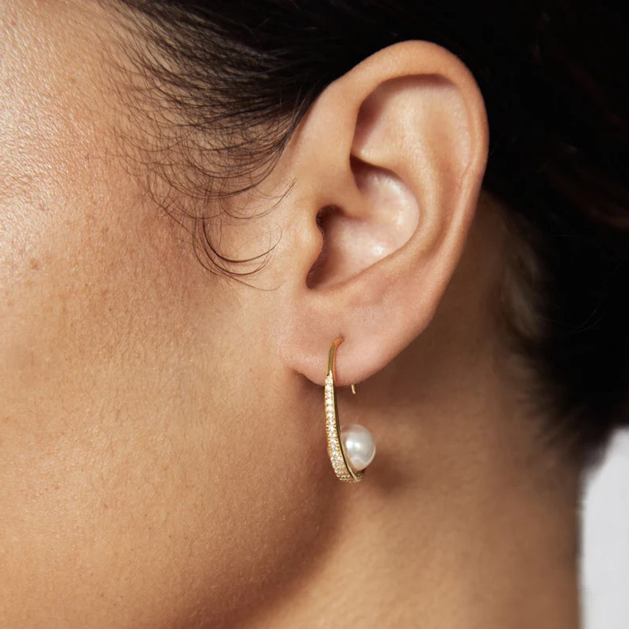 SHASHI シャシ Michelle Earring 人気 ピアス ゴールド SHASHI Michelle Pearl Earrings | Gage Diamonds