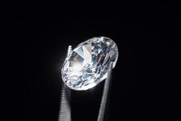 Moissanite vs. Cubic Zirconia: What’s the Difference?