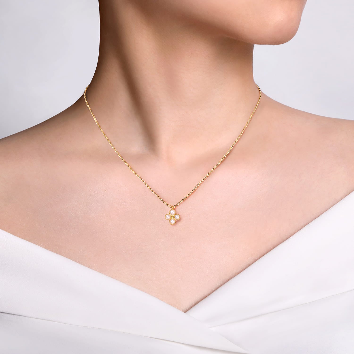 14K Yellow Gold Pearl Clover Pendant Necklace