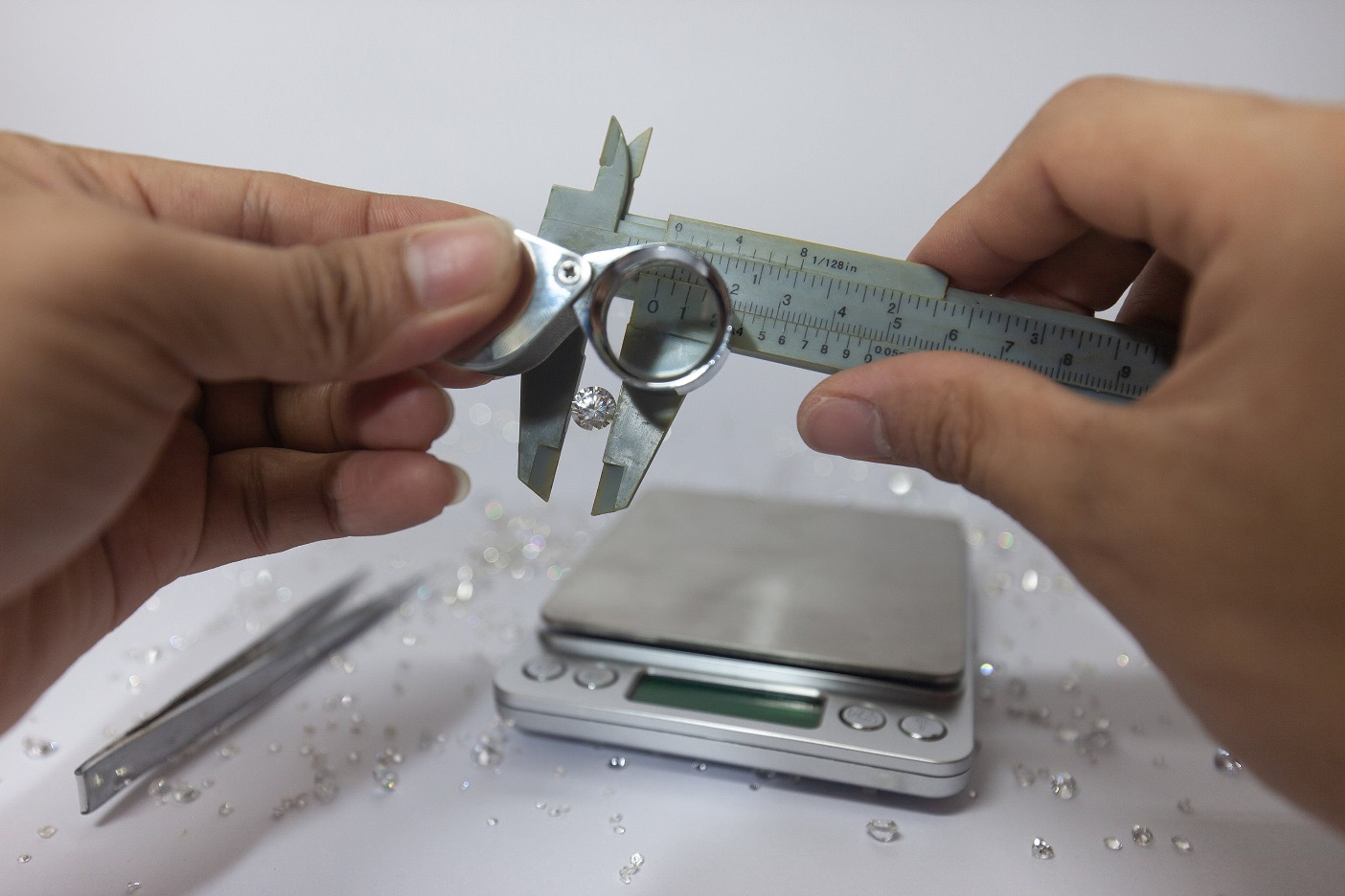 Diamond Weight vs. Diamond Size: What’s the Difference?