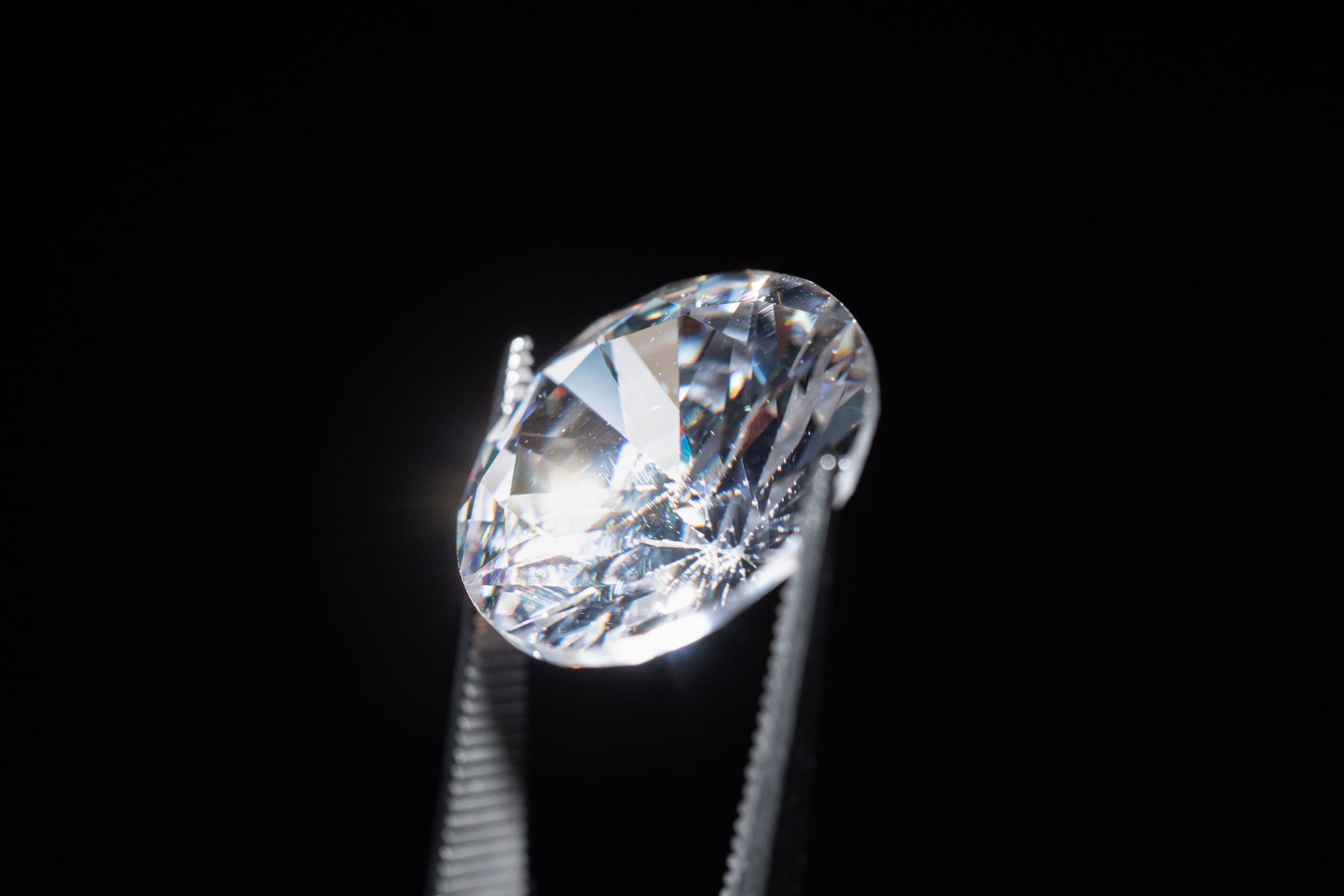 Moissanite vs. Cubic Zirconia: What’s the Difference?