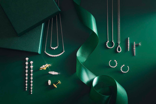 Shine Bright this Season: Your Ultimate Holiday Gift Guide!