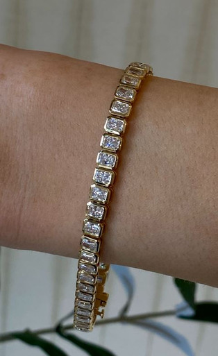 Taglia 14K Yellow Gold Radiant Lab Grown Diamond Bezel Tennis Bracelet (7 TCW)
