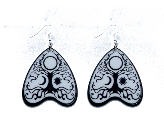 These Ouija shaped tree of life dangle earrings are a fashion statement piece. These dangle earrings are made of quality acrylic and have a stainless-steel hook. These earrings are so charming. The perfect addition to any jewelry box. Perfect gift for a loved one or buy for yourself.