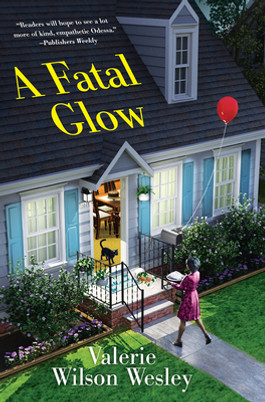 A Fatal Glow (PB) (2022)