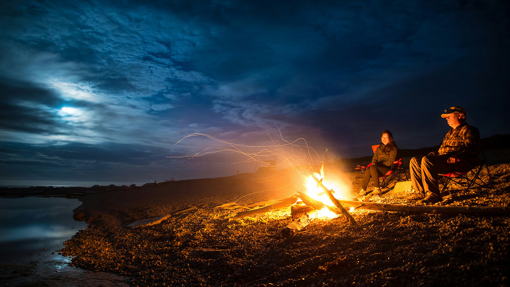 How to Create the Perfect Campfire for Roasting Food and Telling Stories