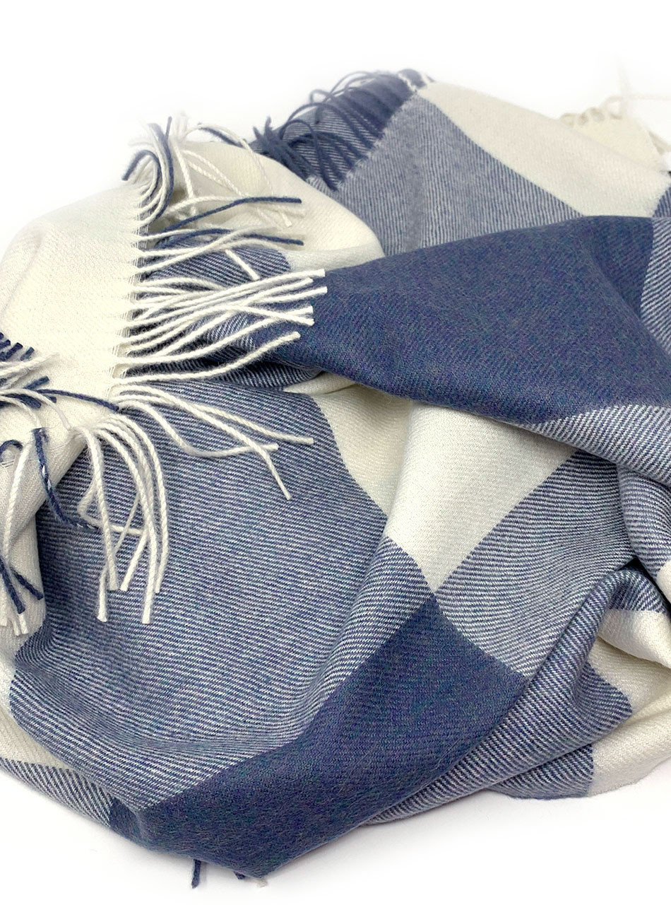 100% Baby Alpaca Wool Cheeky Checks Throw Blanket
Journeys End - Close up
