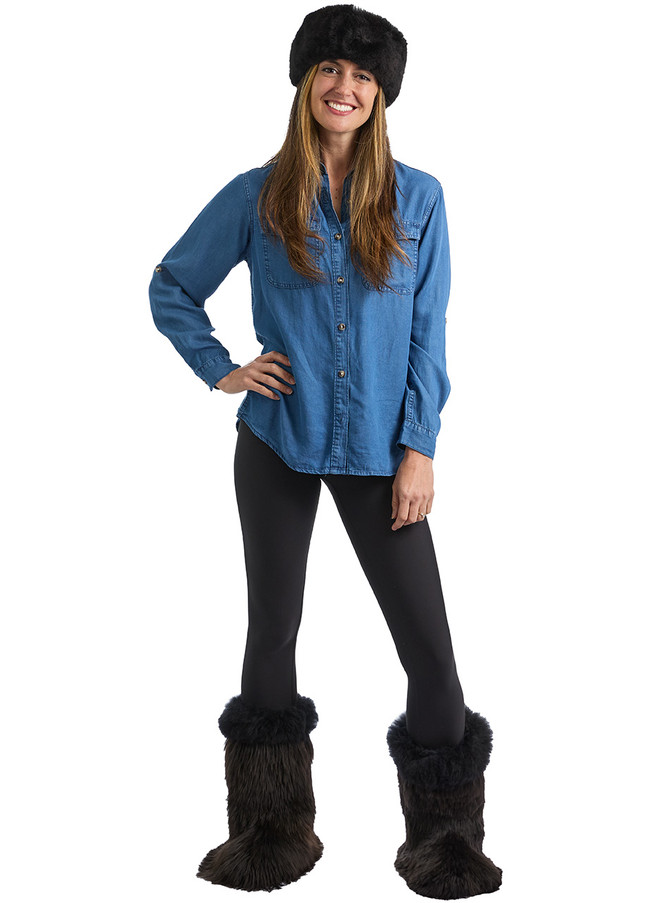 Women's Après-Ski Suri Alpaca Fur Slippers On Model