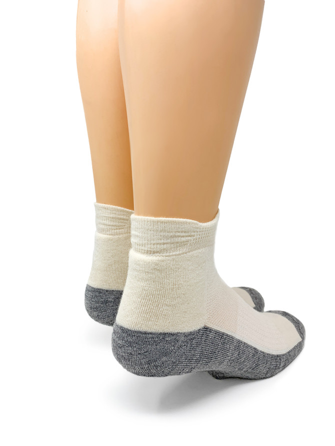 Cross Trainer Cushioned Athletic Quarter Crew Alpaca Socks Off White / Grey - Heel