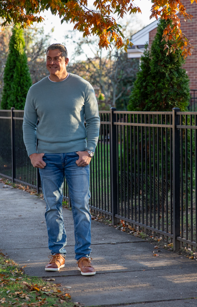 The Men's EssentialBaby Alpaca Crewneck Pullover
Lichen green - lifestyle.