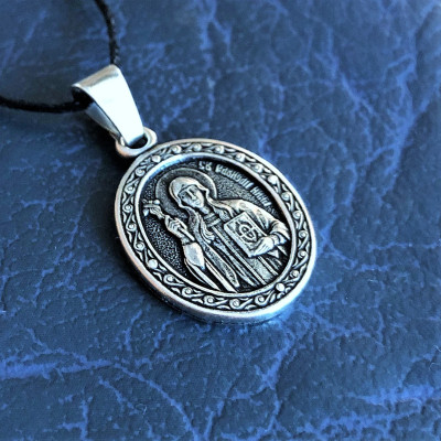 St. Nina pendant 