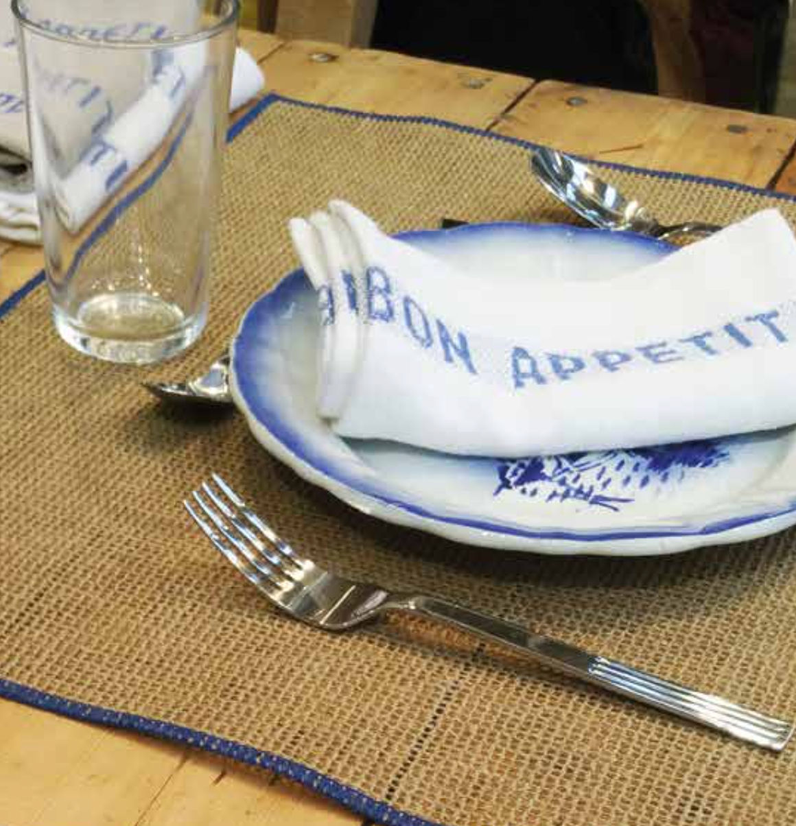 100 Linen Napkins Bon Appetit (Set of 2) in WHITE/BLUE