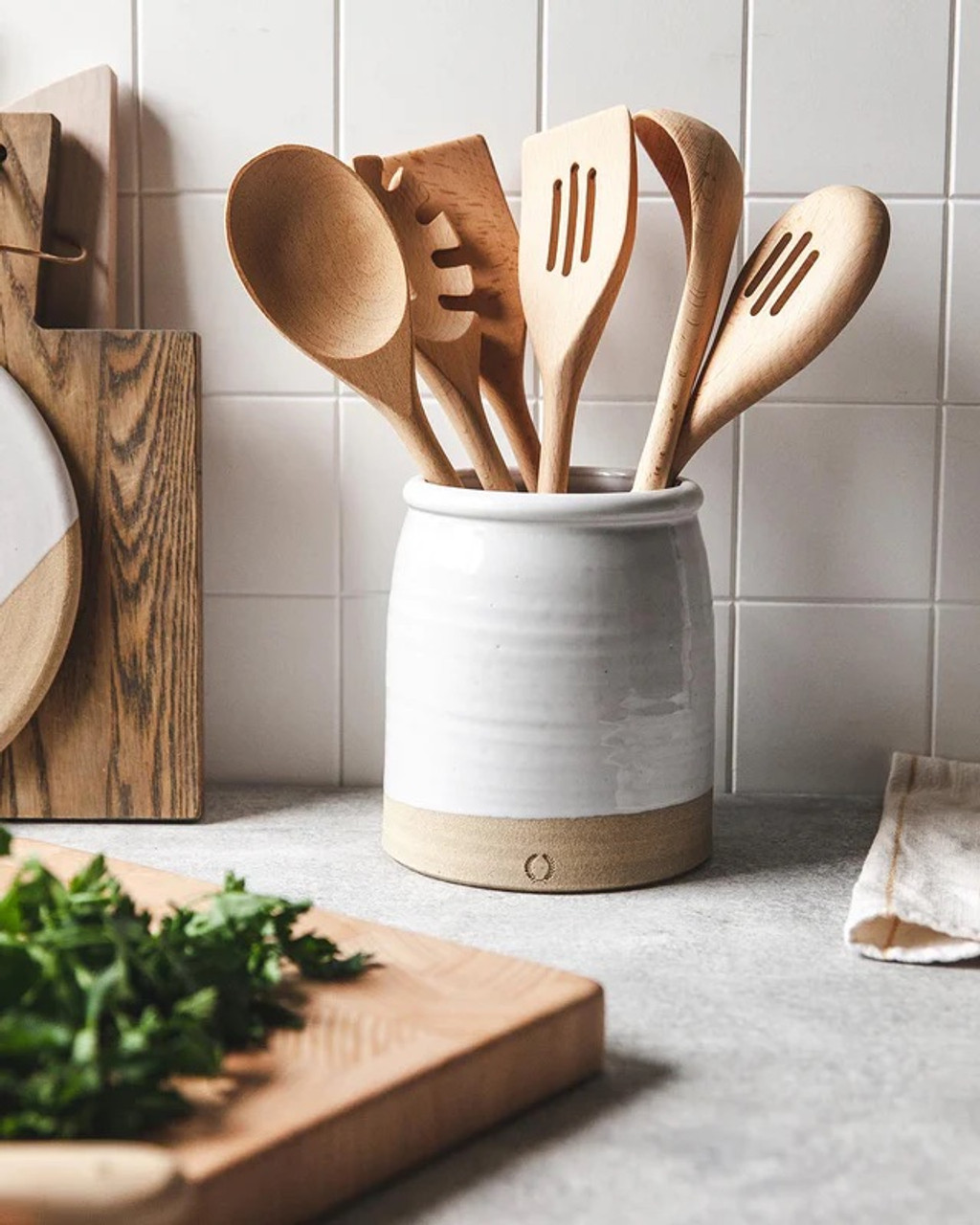 https://cdn11.bigcommerce.com/s-5bdhee5215/images/stencil/1280x1280/products/6401/23525/essential-kitchen-utensils-beech-ls_800x800.jpg__74562.1666898015.jpg?c=2