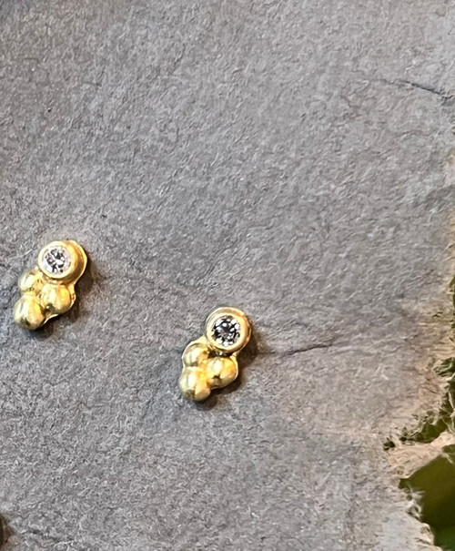 18k Tiny 3 Dot Earrings in Gold with Diamonds