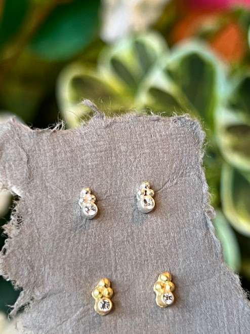 18k Tiny 3 Dot Earrings in Gold with Diamonds