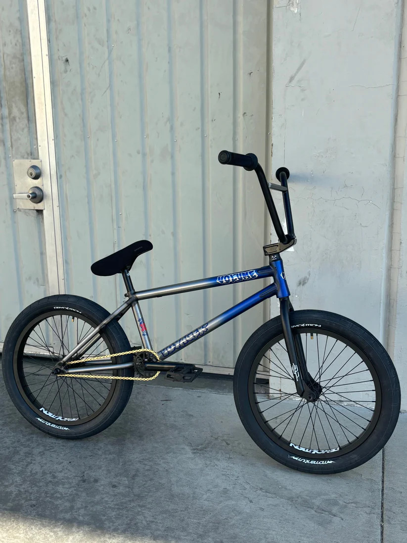 Volume Complete Bike Pro Voyager XL - Trans Blue to Raw Fade