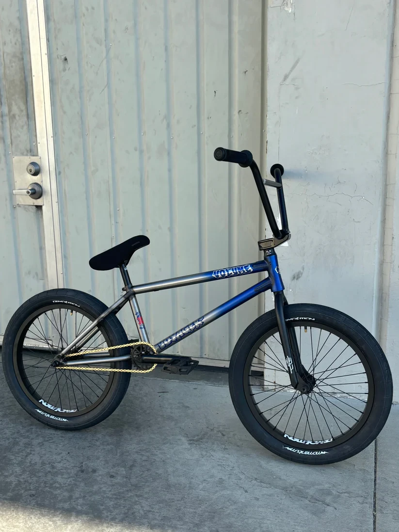 Volume Complete Bike Pro Voyager XL - Trans Blue to Raw Fade 