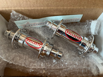 Bullseye Hubs Old School with 2 stickers