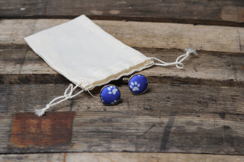 Royal cuff with white paws with silver edge and links