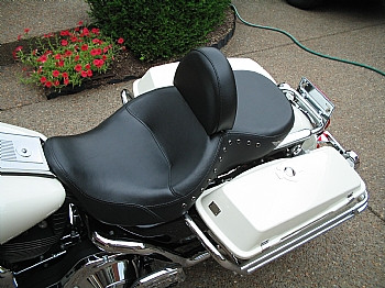 HARLEY DAVIDSON TOURING MODELS WITH LOW PROFILE SEAT STREET GLIDE, ROAD GLIDE or ROAD KING or FREEWHEELER