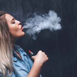 woman showing how to use a vape pen