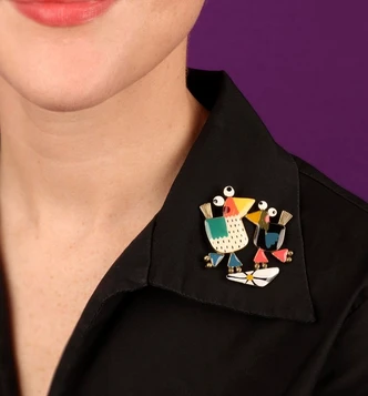 Roule Ma Poule Brooch 08215