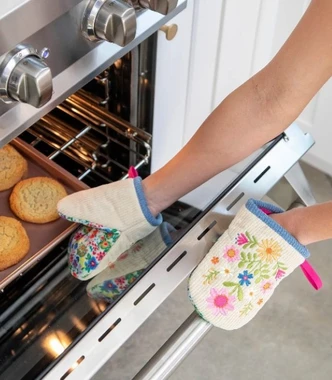 Embroidered Mini Oven Mitt Set