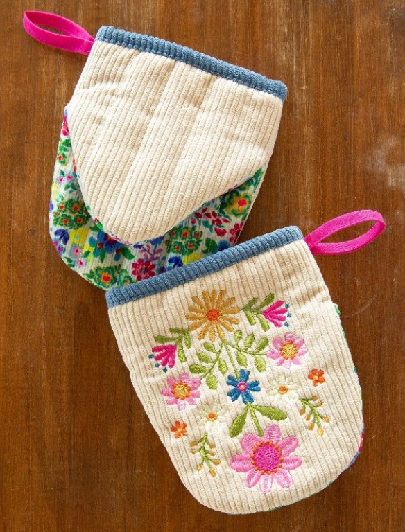 Embroidered Mini Oven Mitt Set