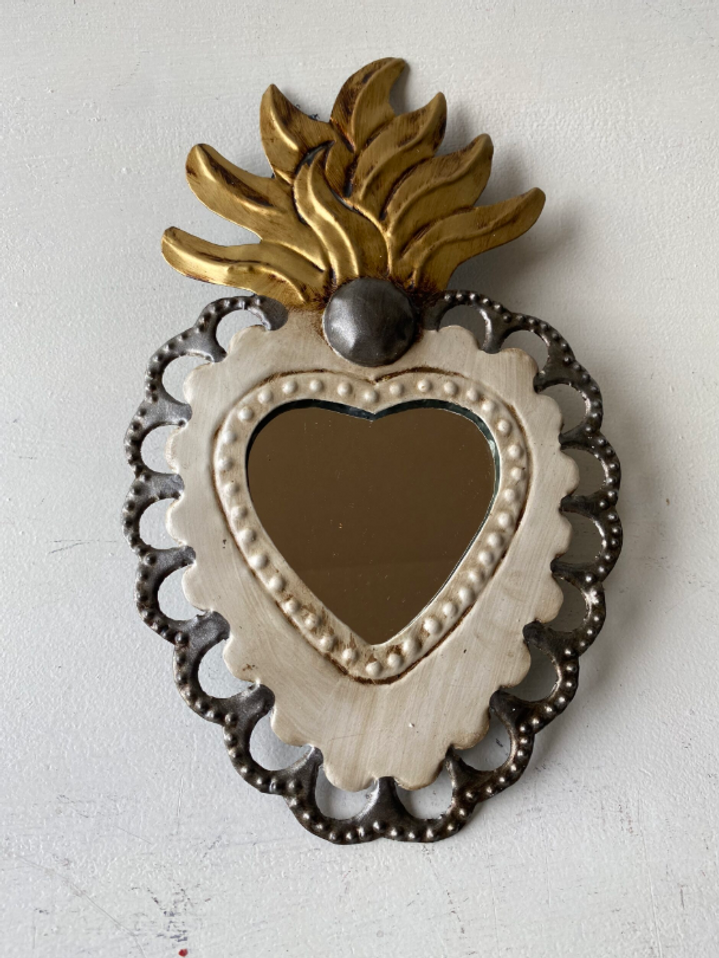 Tin Heart Mirror W/Flame Beige ASM160