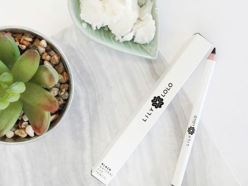 HOW TO EMBRACE PLASTIC FREE BEAUTY PRODUCTS