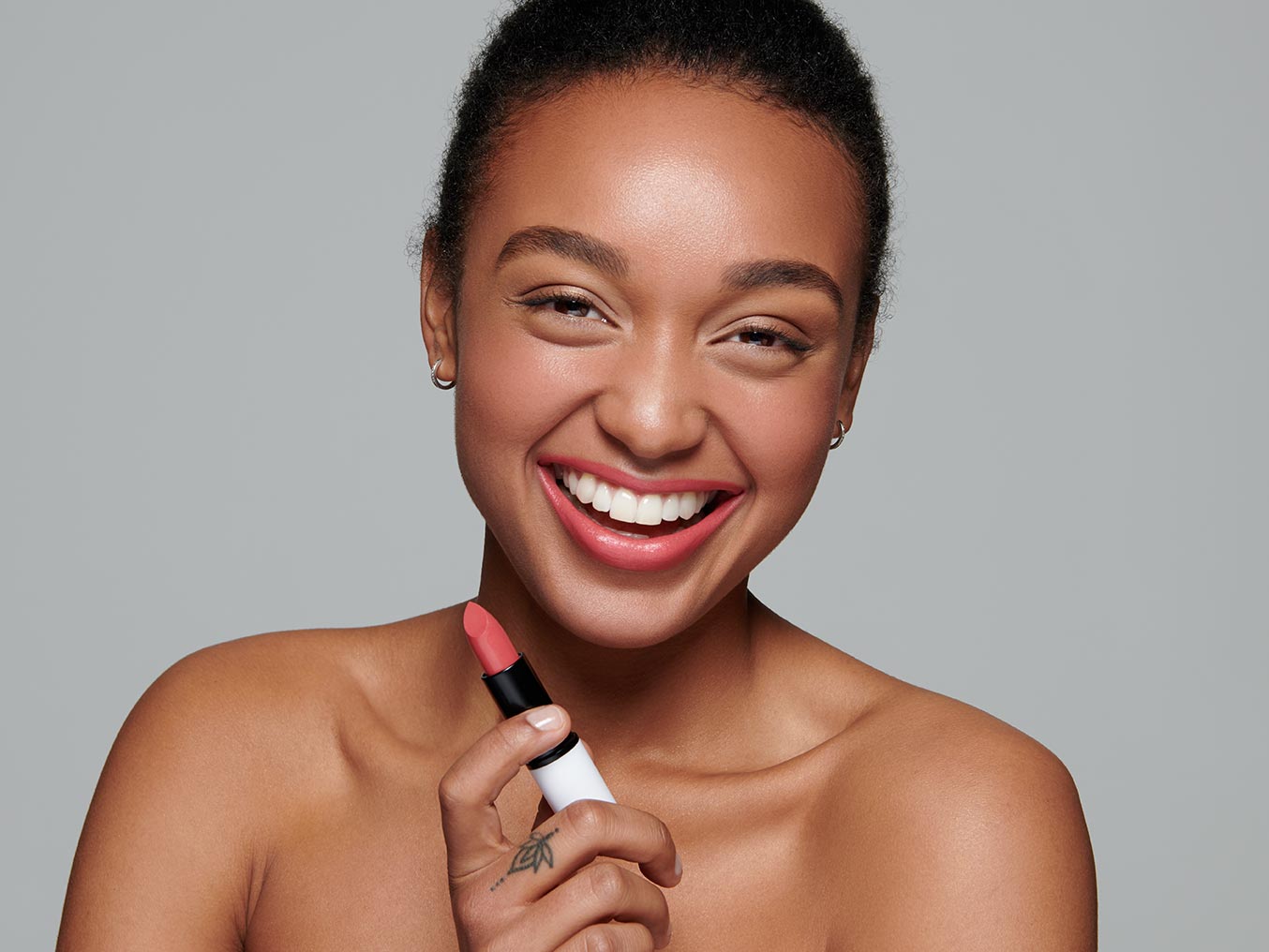 BRIGHT AND EASY SUMMER MAKEUP Lily Lolo