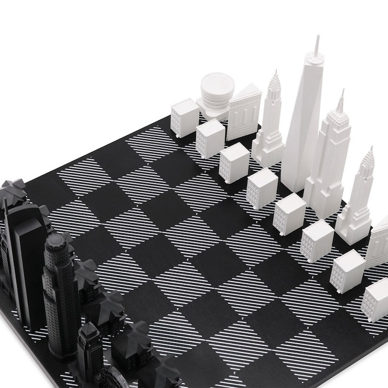 New York vs. Los Angeles Skyline Chess Set