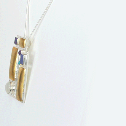 pendant-white-gradient-background-2-ezgif.com-reverse.gif