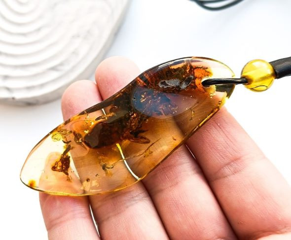 Amber Pendant 