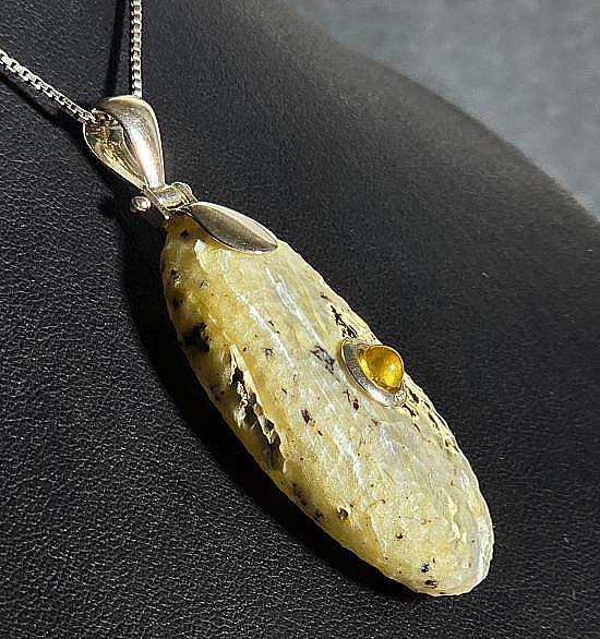 Amber Pendant