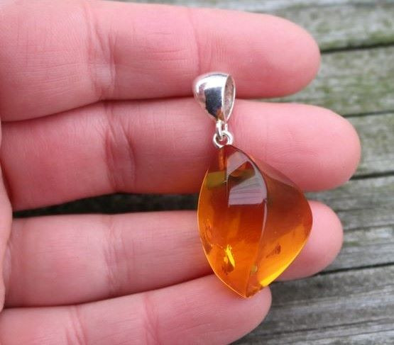 Amber Pendant 