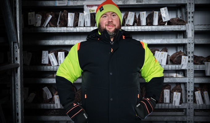 Protein_processing_work_ wear_insulated_gear_RefrigiWear_Man_working_with_meat