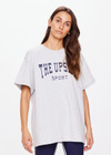 THE UPSIDE women's grey Harbor Sammi Tee is made from organic cotton. The oversized jersey is fitted with a rib neckline and navy logo on the front. Designed for all types of movement.