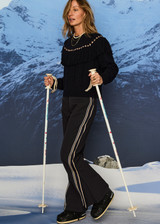 THE UPSIDE women’s black Hakuba Petra Zip Flare is a true-to-size fit and offers high water repellency, high breathability and bonded fleece underside for extra warmth. Designed for Après-ski and winter wear.