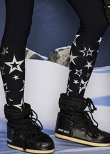 THE UPSIDE women’s black Superstar Nova Jumpsuit offers a firm & supportive fit in our jacquard stretch fabrication and features a mock neck zip through and thumb holes. Designed for Après-ski and winter wear.