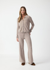 THE UPSIDE women’s brown Amelie Cashmere Knit Pant is a mid-rise, straight-leg style with an elasticated waistband and tonal knitted drawcord. Made for lifestyle.