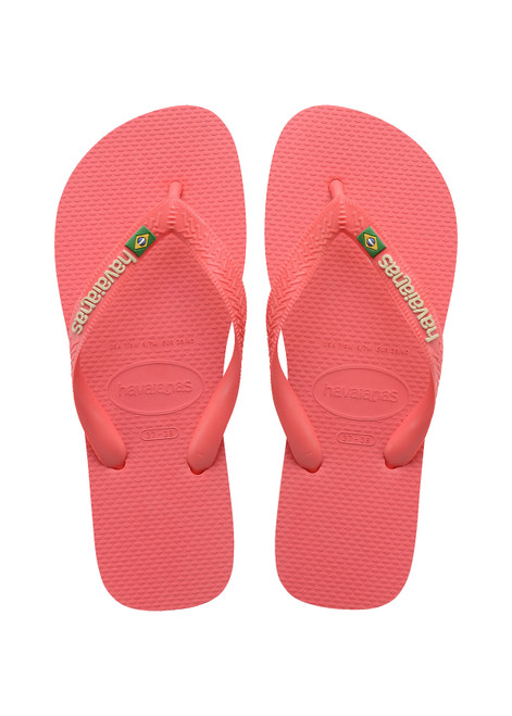 THE UPSIDE women's pink Havaiana Brazil Logo has a slip-on design, made from flexible Brazilian rubber and features flag pin detail. Made for everyday wear.