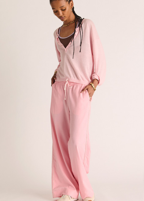 THE UPSIDE women’s pink Cortina Elita Pant is a mid-rise style with a soft elastic waistband, slanted side-seam pockets and cream piping. Made for lifestyle.